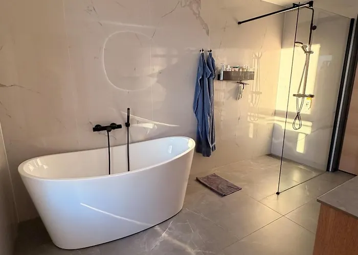 Lofoten Viewpoint 13 *